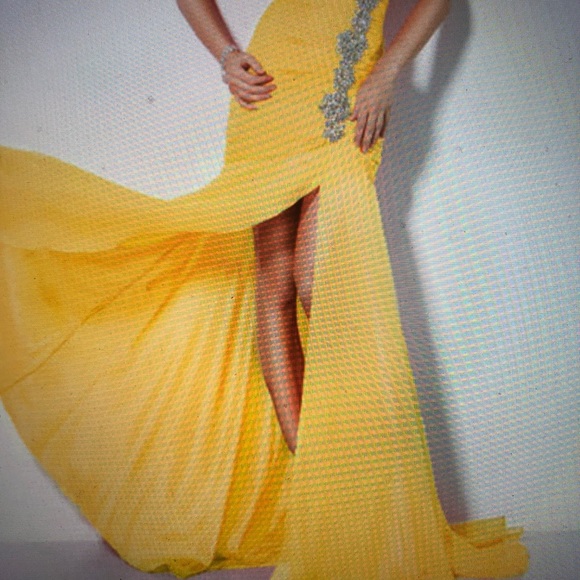 NEW! JOVANI FITTED YELLOW GOWN #71996 - Picture 3 of 8